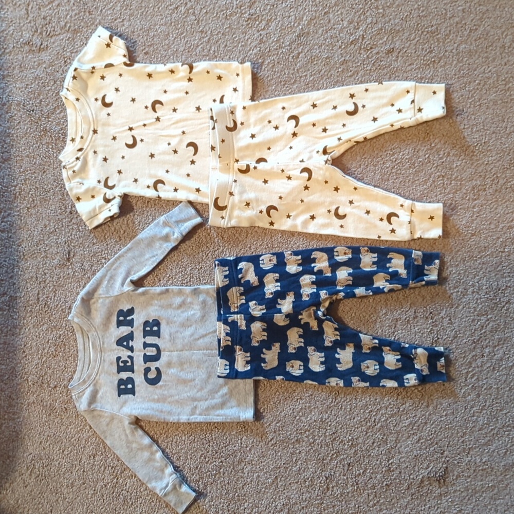 Set of 2 Old Navy Pajamas Size 6-12 months